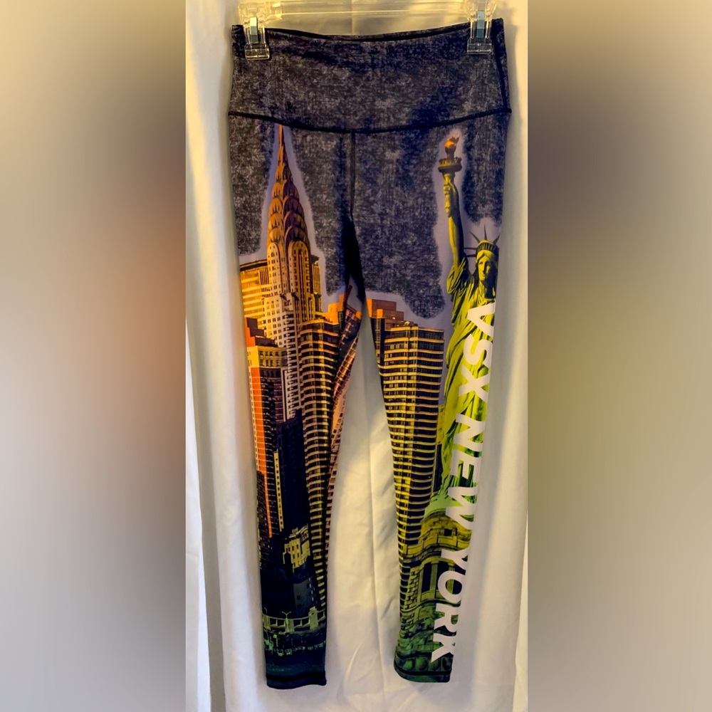 Victoria’s Secret Fabulous leggings you can’t find another pair sz s.